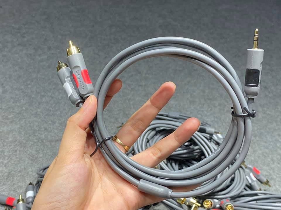 Dây 3.5li ra 2 đầu av dài 2m, hãng belkin của đức giá rẻ, lấy nhạc điện thoại ra 2 đầu bông sen