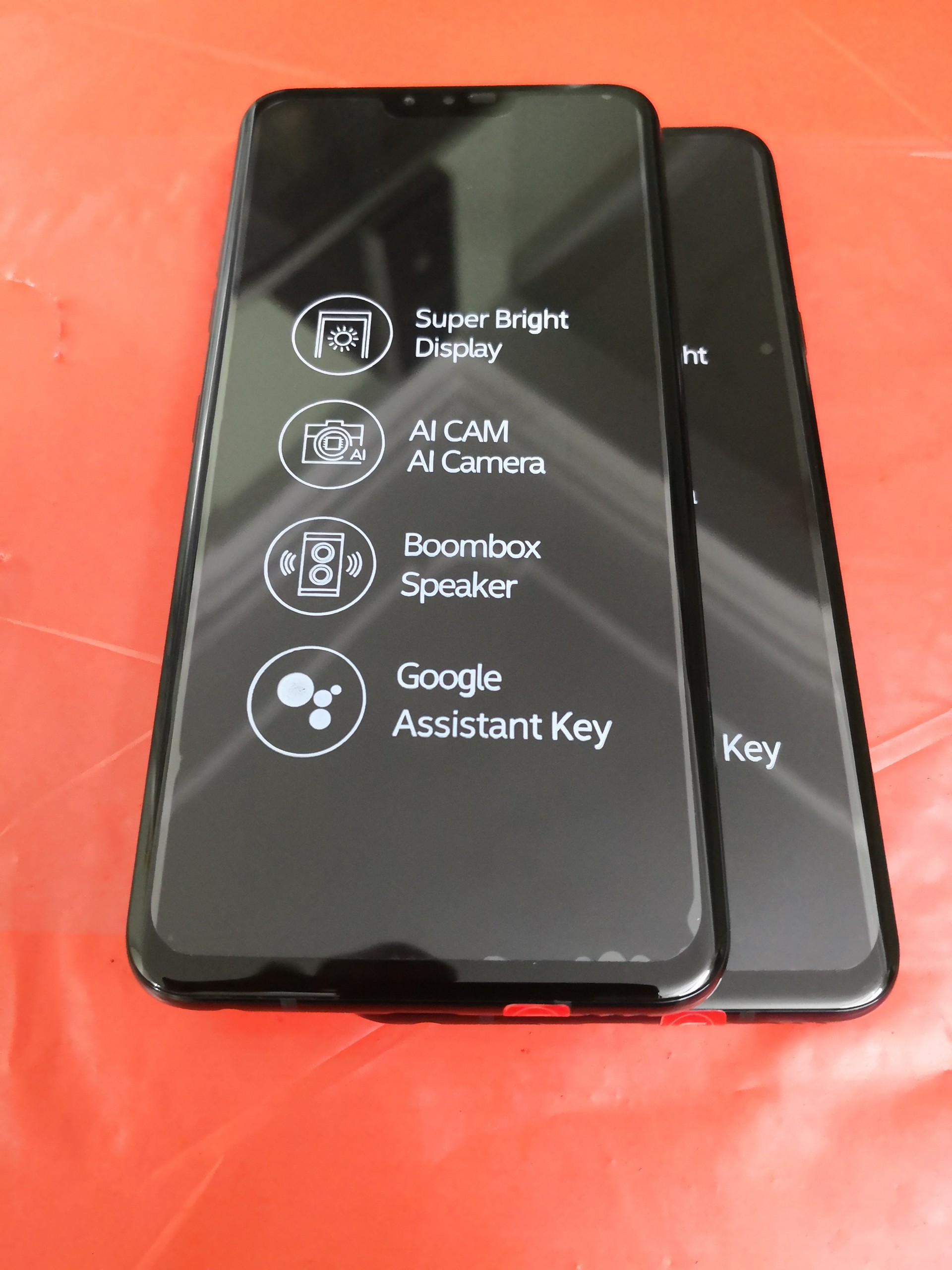 [HCM]Điện Thoại LG V40 ThinQ Chính Hãng Ram 6GB cấu hình mạnh mẽ - Màn hình: P-OLED 6.4" Quad HD+ (2K+) CPU : Snapdragon 845 8 nhân - bao đổi trả 7 ngày tận nhà miễn phí