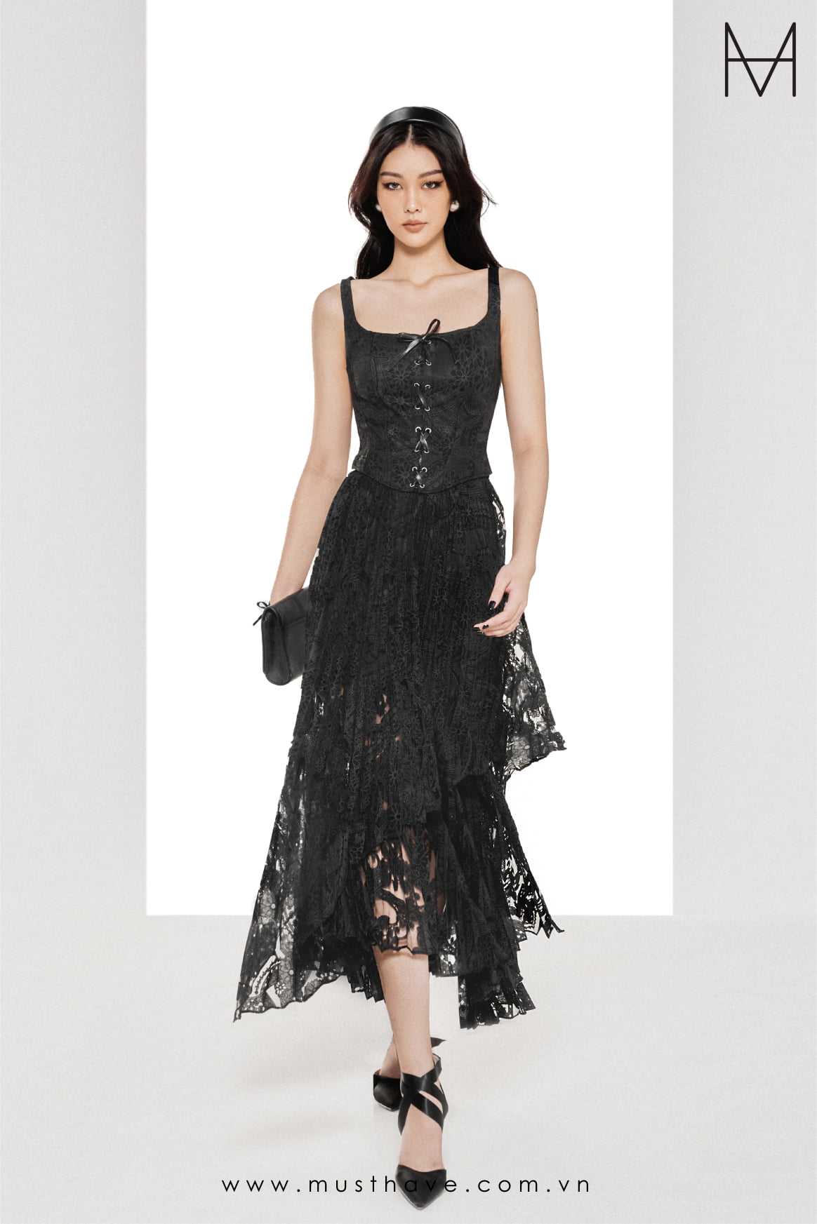 Must have áo crop-top hai dây ren đen rw21 26