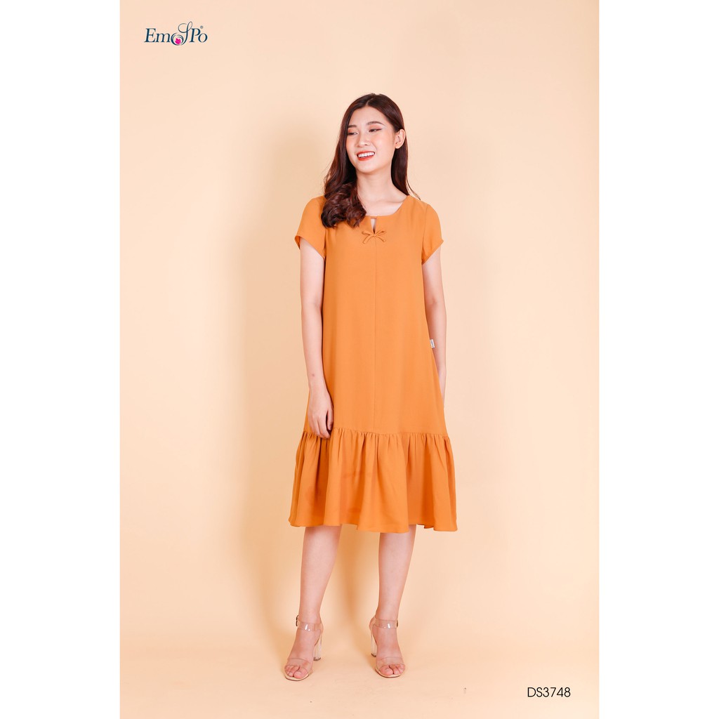 Đầm suông đuôi cá, cổ tròn, khoét v đính nơ emspo ds3748