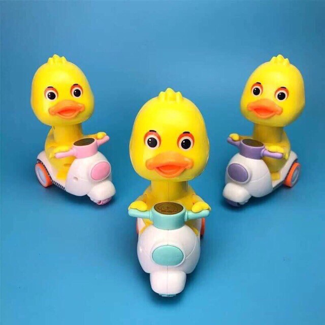 Đồ chơi vịt con chạy xe máy cao cấp thú vị