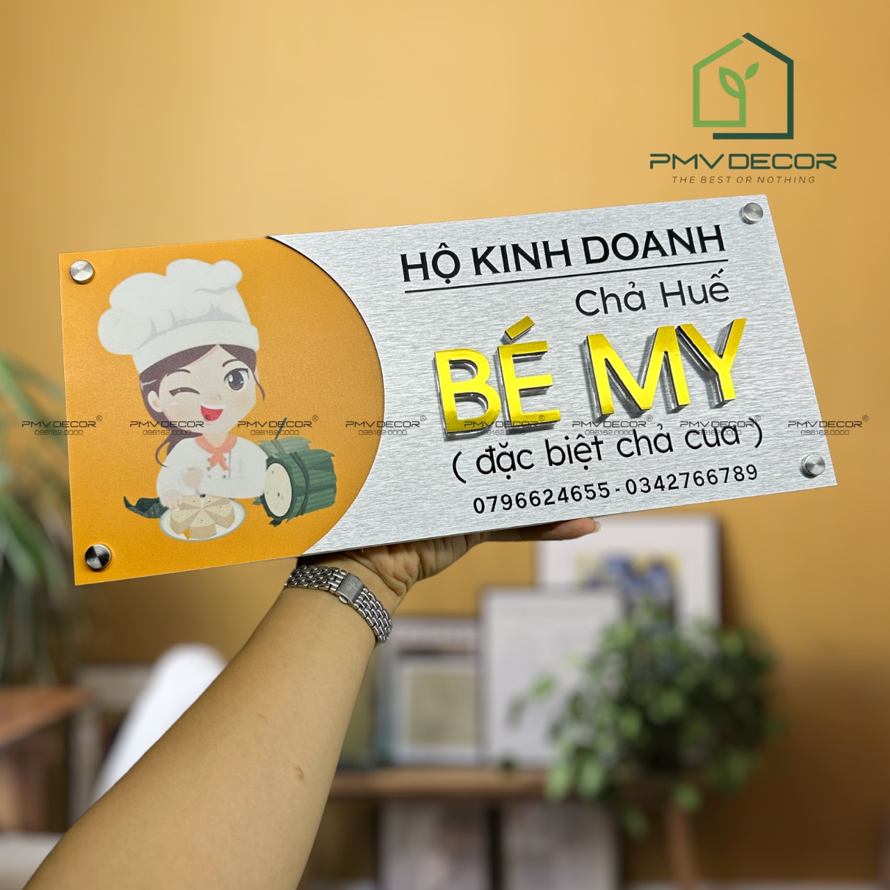 Bảng, biển số nhà. đế gỗ nhựa in uv, nền alcorest xước bạc. số nhà nổi gương vàng + in uv. bsn-pmv191.12