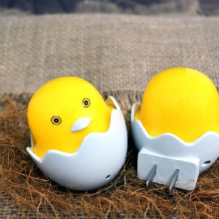 Đèn ngủ cảm biến ánh sáng tự động tắt mở hình quả trứng con gà (Vàng)