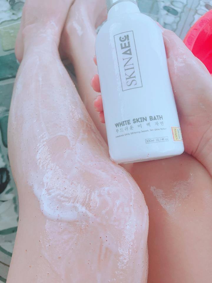 Sữa tắm kích trắng than hoạt tính skin aec