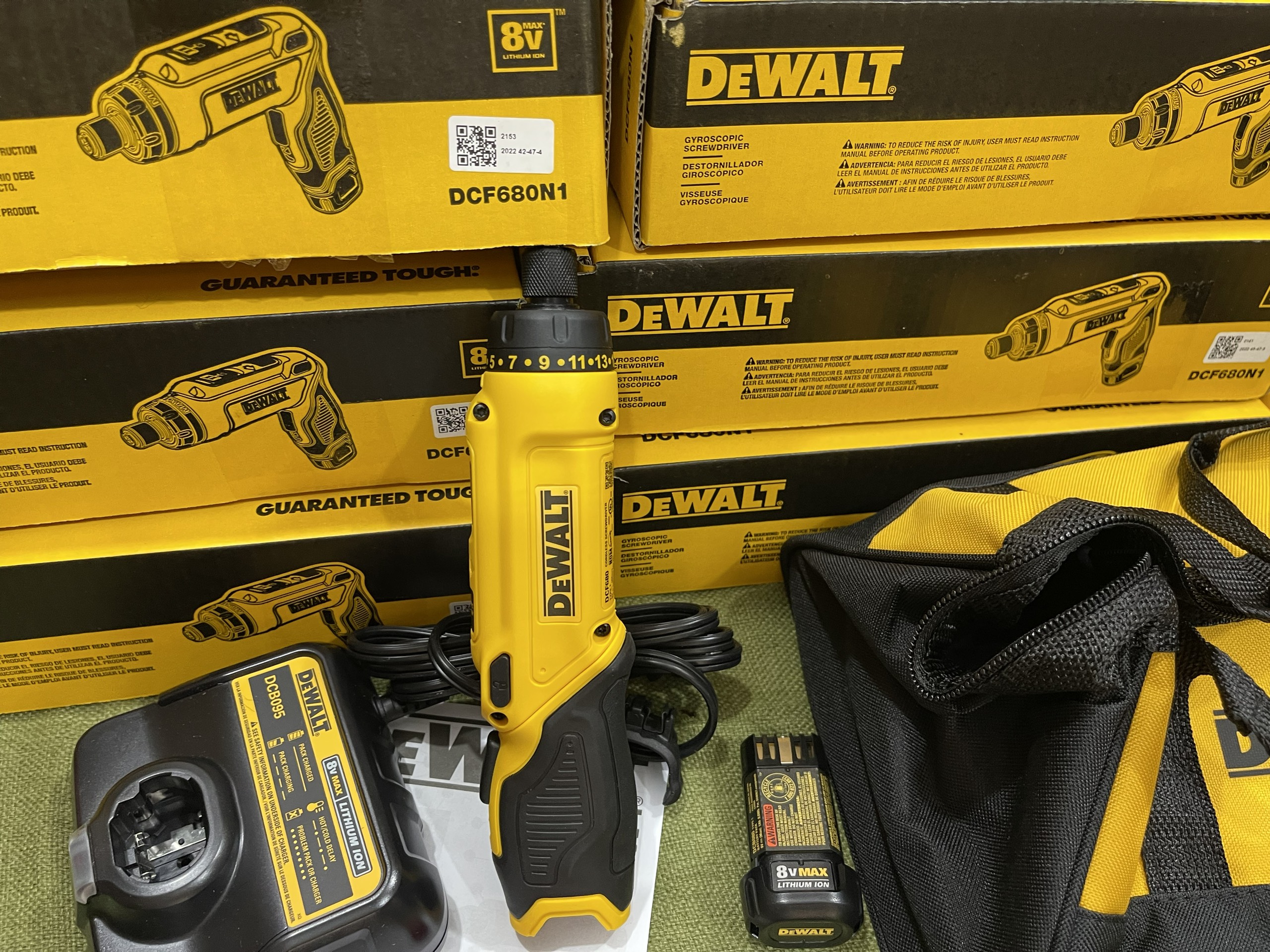 Máy vặn vít gập dewalt dcf680n1