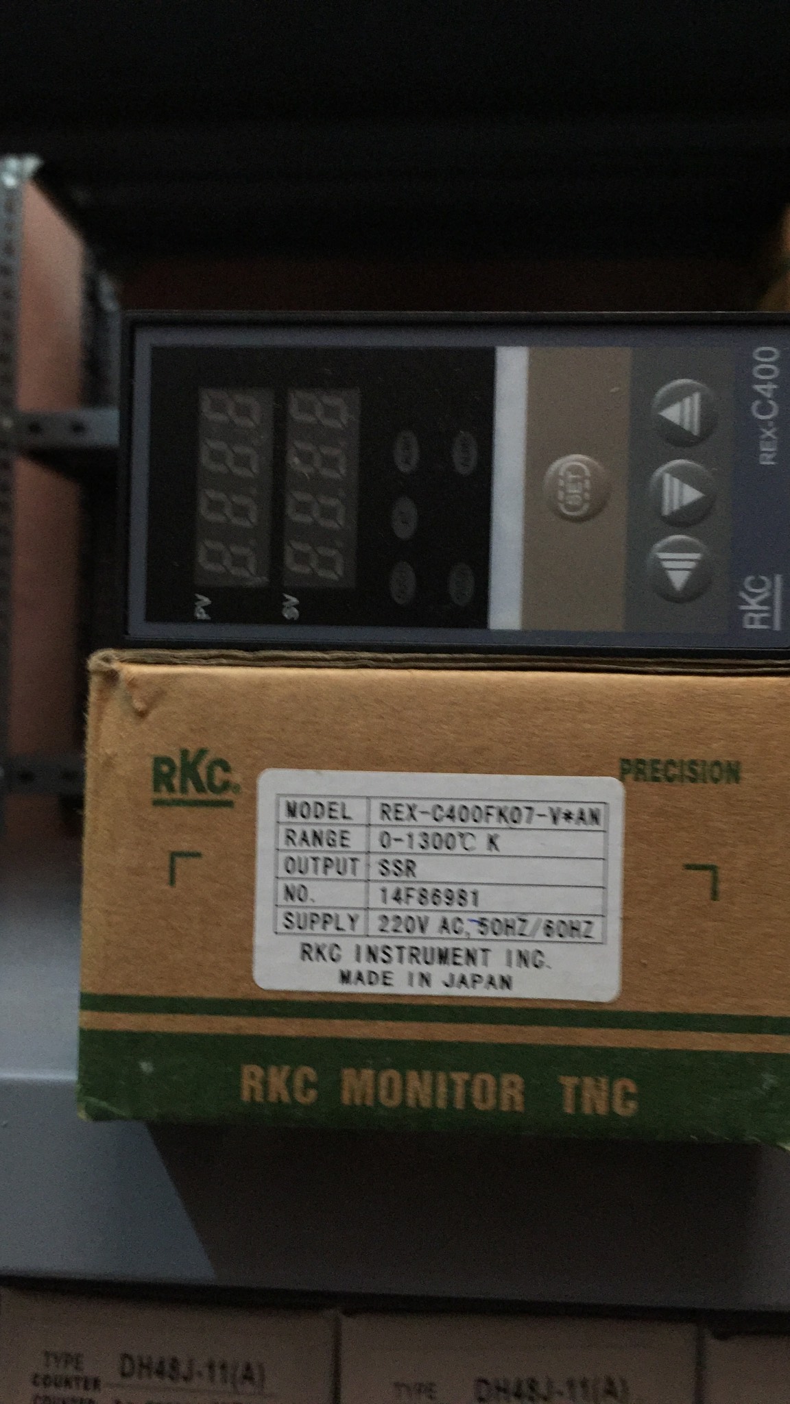 Bộ điều khiển nhiệt độ OMRON (đồng hồ nhiệt độ RKC ) RKC C700, FK07, SSR