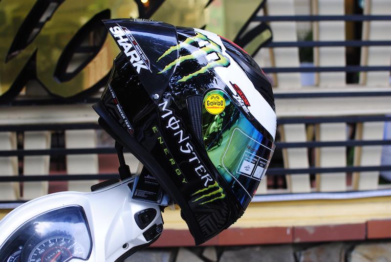 Mũ JK316 Lên tem Shark Lorenzo và đuôi gió Shark
