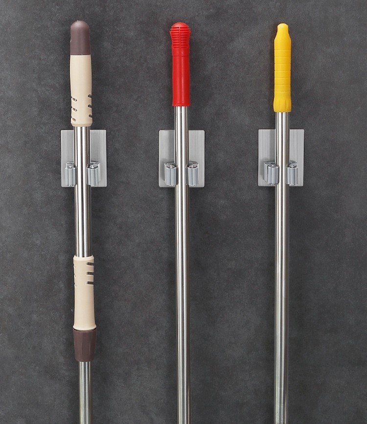 Giá treo chổi, cây lau nhà bằng Inox thông minh