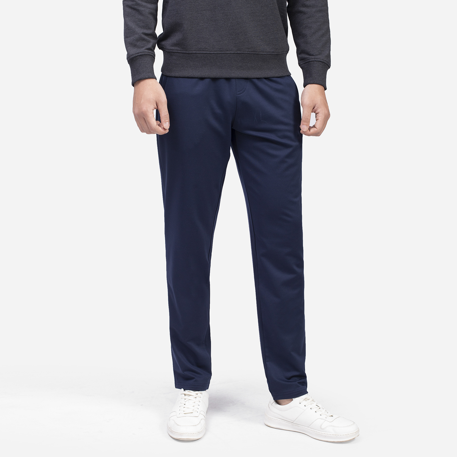 Quần thu đông nam Aristino APA002W1 chất liệu polyester giúp quần sáng bền màu phom regular giữ ấm