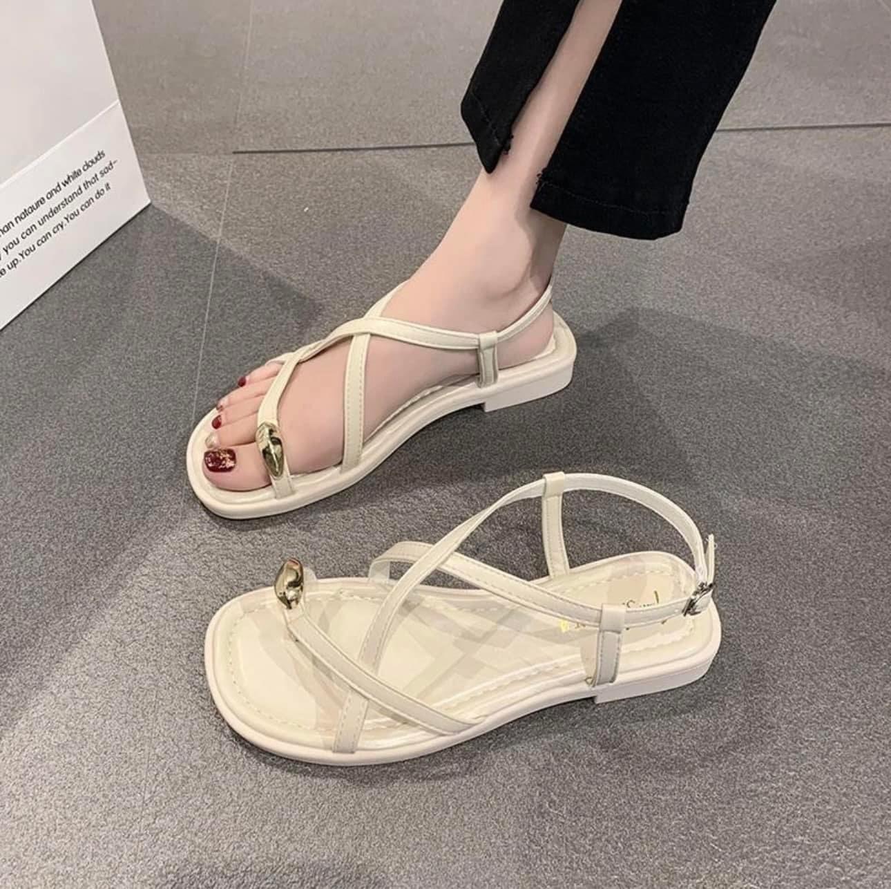  Sandal nữ xỏ ngón mắt ngọc đế bệt 2cm xinh xắn,sandal học sinh đi học đi chơi đi biển dễ mix đồ 