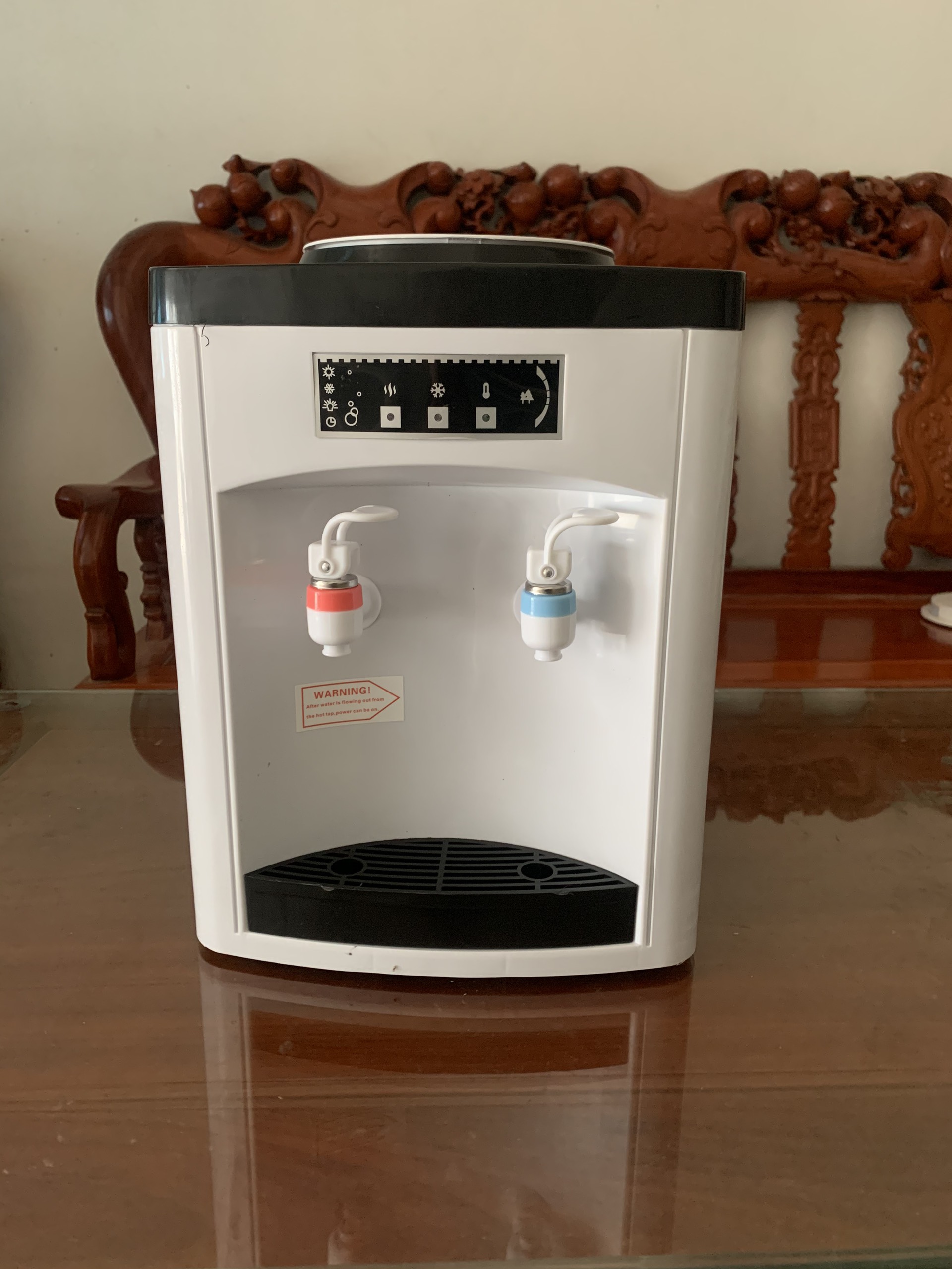 Cây nước nóng để bàn