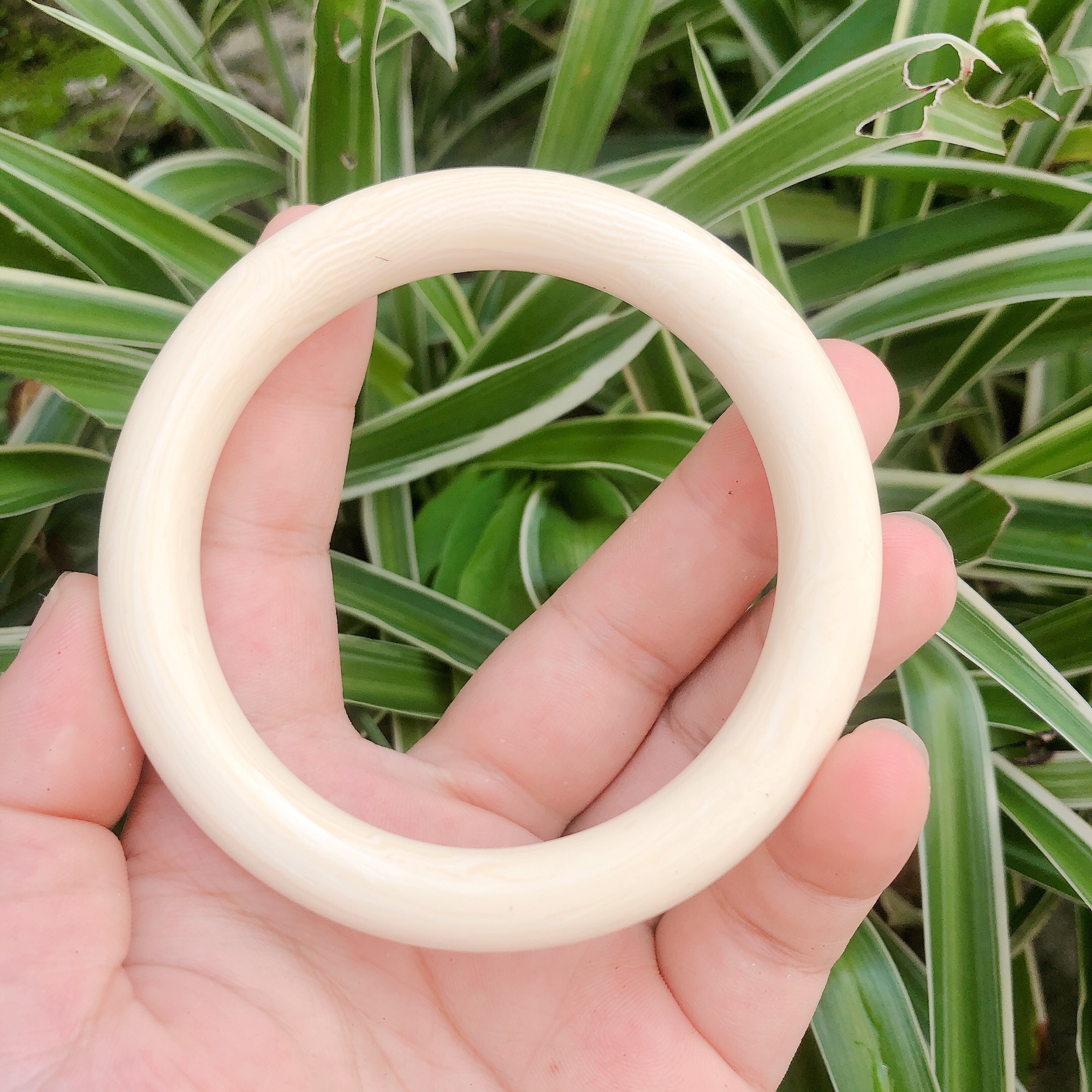 Vòng tay mỹ nghệ bản tròn full vân ni 62