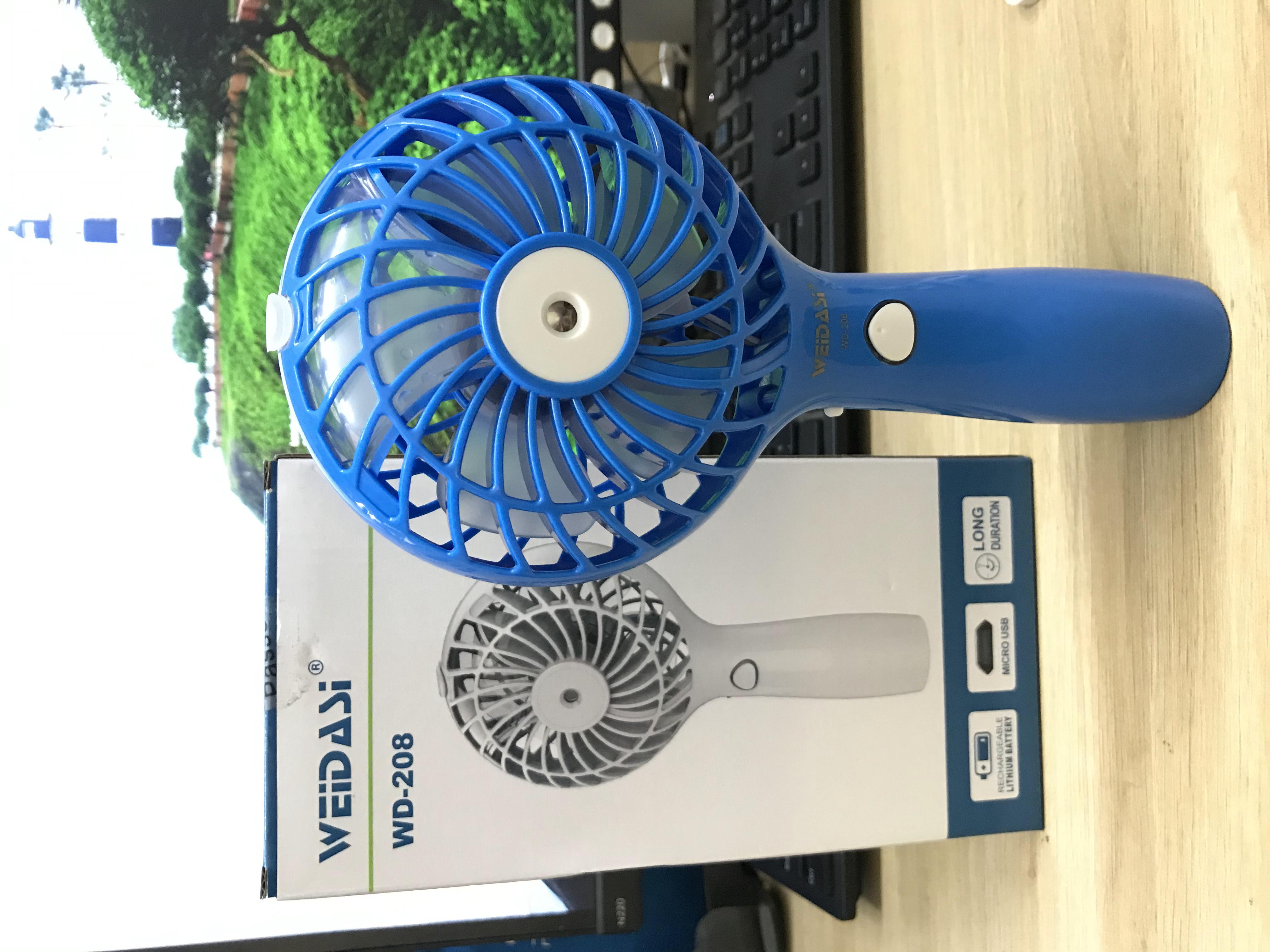 Quạt mini cầm tay phun sương công suất lớn WD-208 + tặng kèm 1 bình chứa nước mini - Giao màu ngẫu nhiên