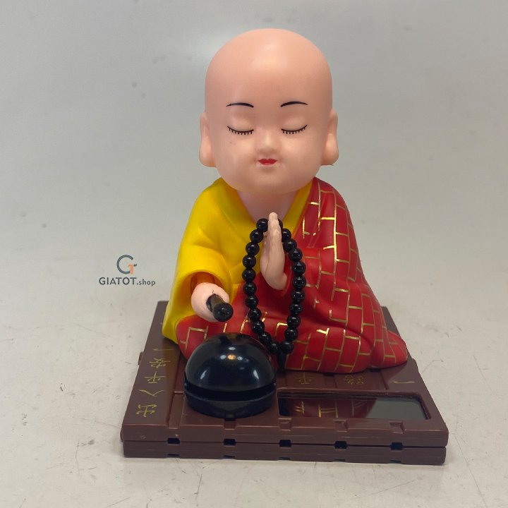 Tượng phật chú tiểu gõ mõ tụng kinh dùng pin nlmt áo cà sa đỏ loại to và nhỏ