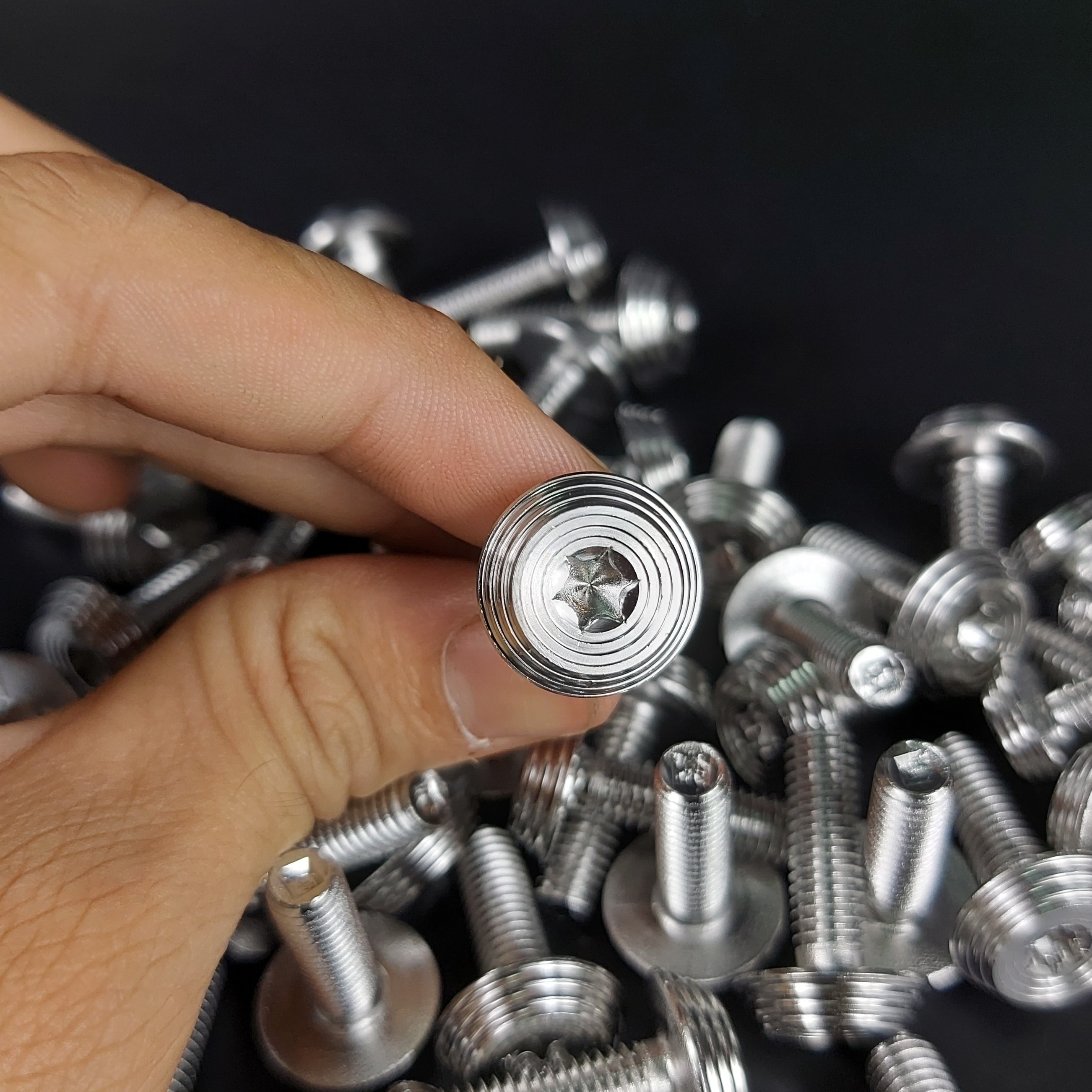 Ốc thái đầu dẹp inox304 6li15 và 6li20 8li15 và 8li20