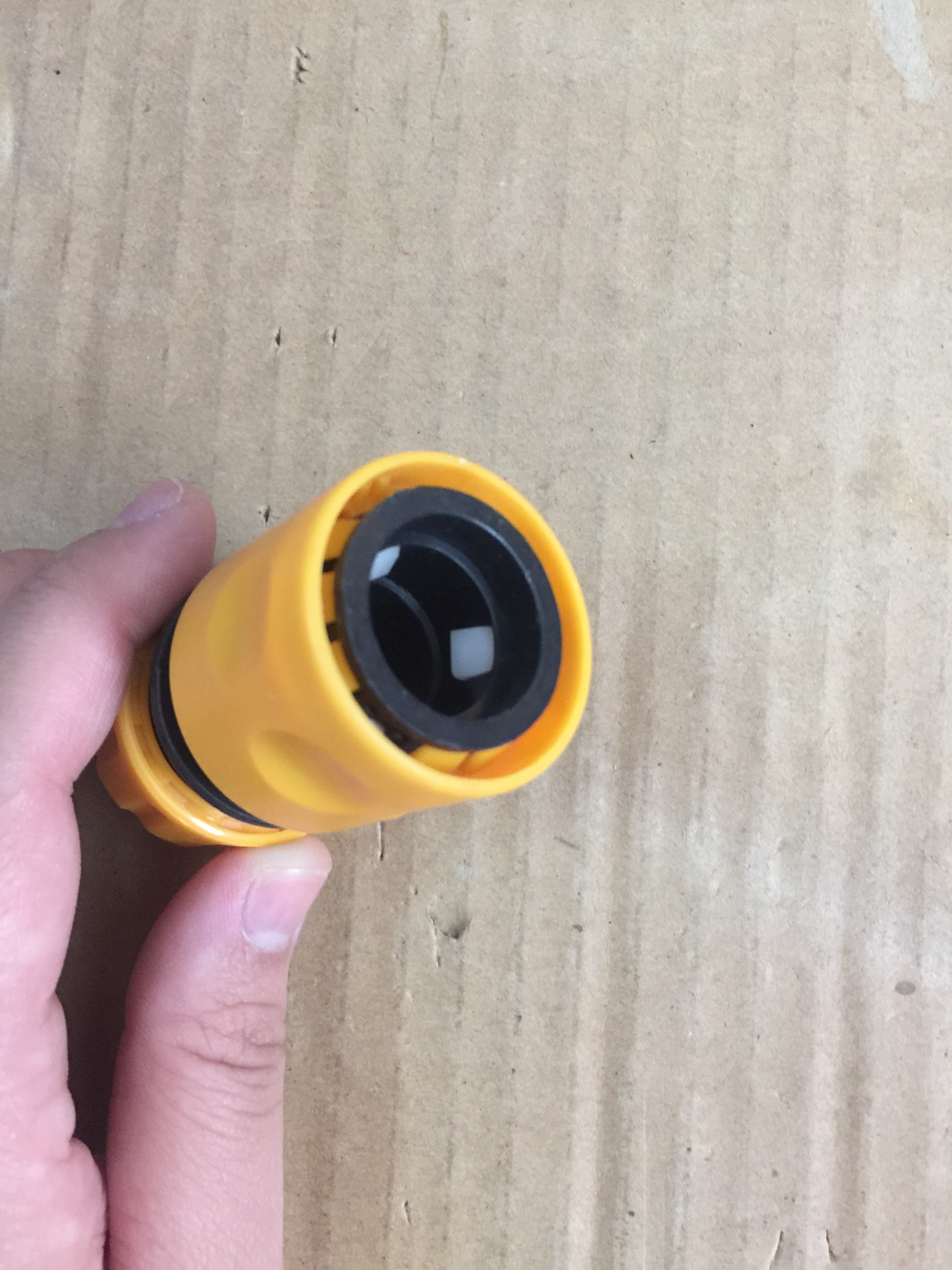 ĐẦU NỐI ỐNG NƯỚC 16MM RA KHỚP GÀI NHANH TIỆN ÍCH - DP389