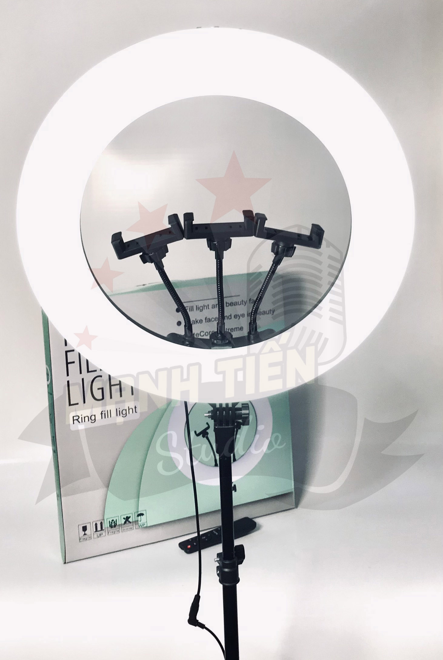 Đèn livestream quay video, tiệm tóc, spa, thẩm mỹ, phun xăm, chụp ảnh bán hàng fb tiktok 45cm XK 818A, 3 kẹp điện thoại, chân cao 2.1m, 3 chế độ sáng, kèm remote điều chỉnh ánh sáng, bảo hành 12 tháng