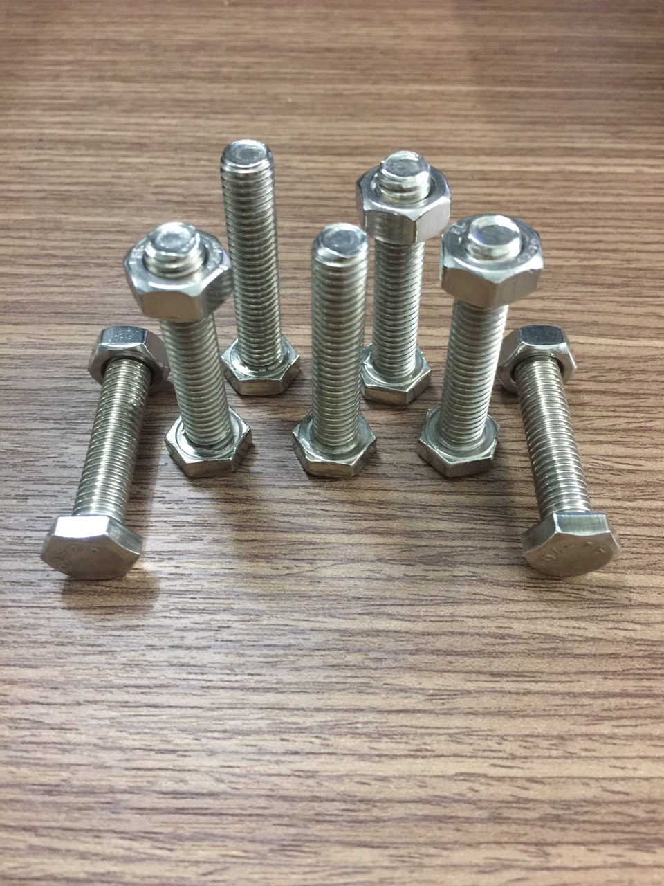 1 BỊCH 25 CON BULONG ĐAI ỐC INOX 201 8x40 M.E HOÀNG KHANG