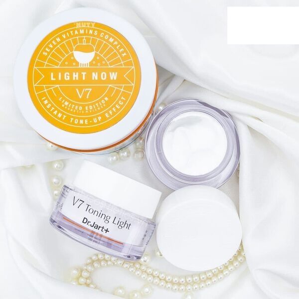 Kem v7 toning light hàn quốc