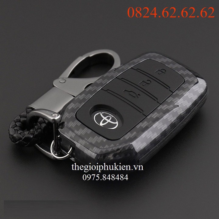 Ốp bọc chìa khóa xe Toyota Fortuner 2017-2021 vân Carbon -kèm móc đeo INOX(hàng cao cấp)