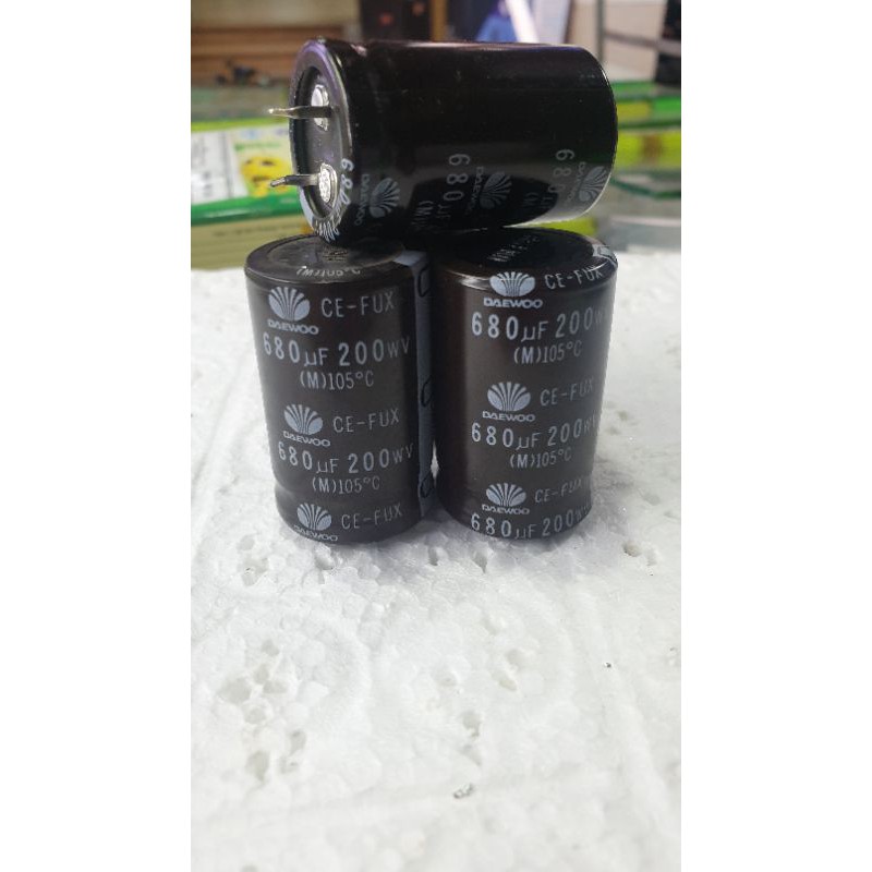 Tụ 680uf -200v giá 1chiec