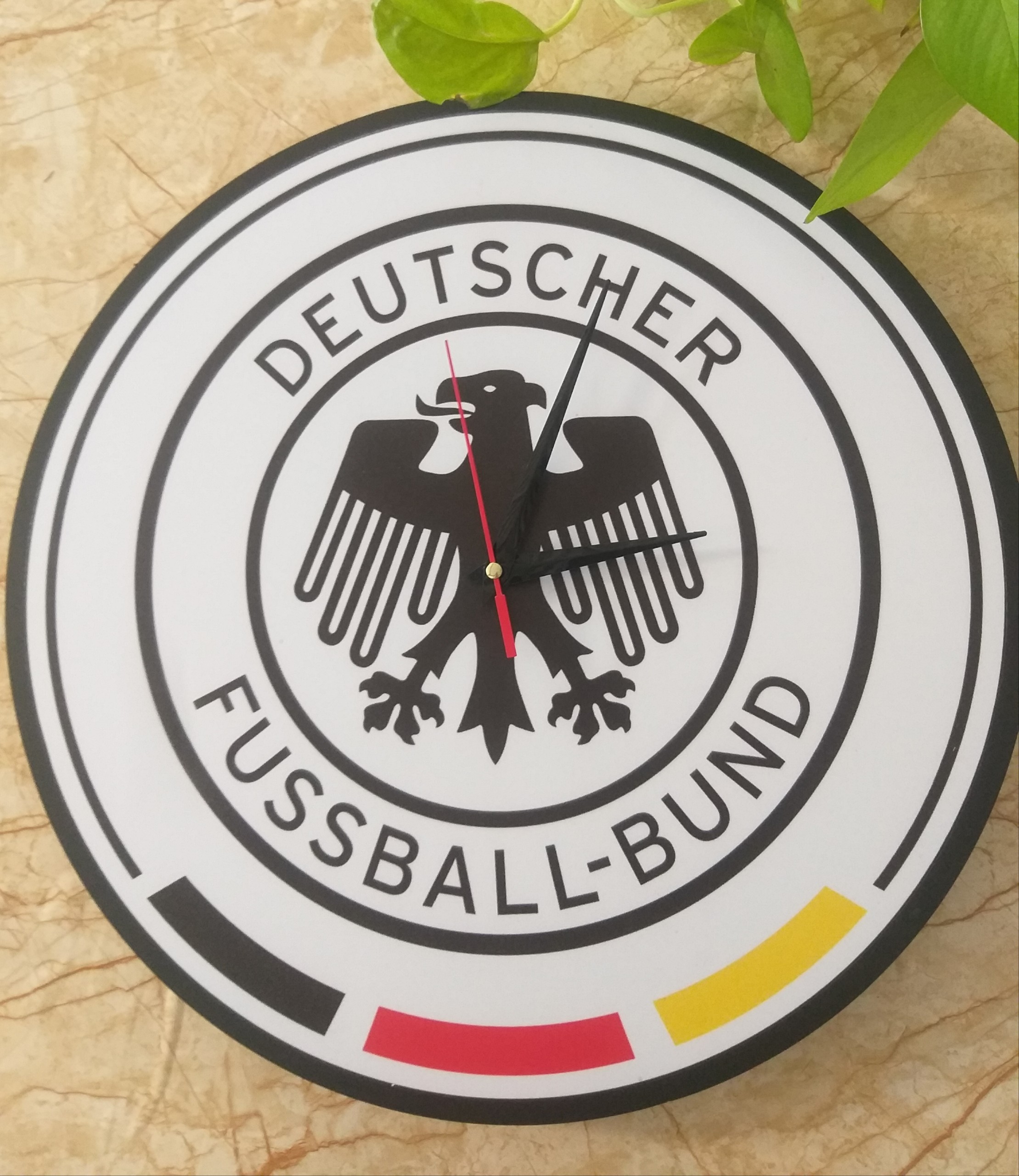 [Tặng Kèm Pin] Đồng Hồ  Treo Tường Bằng Gỗ Hình Logo CLB Bóng Đá Đức DEUTSCHER - NaNuDecor