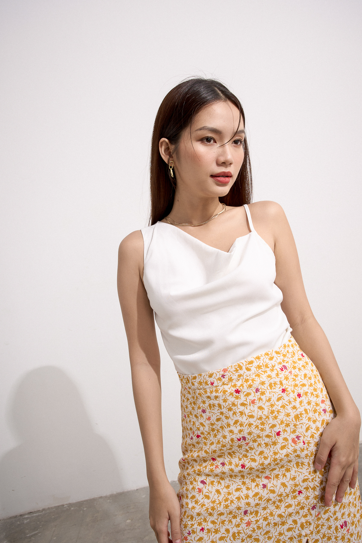 Áo 2 dây cổ đổ maybi lụa trắng