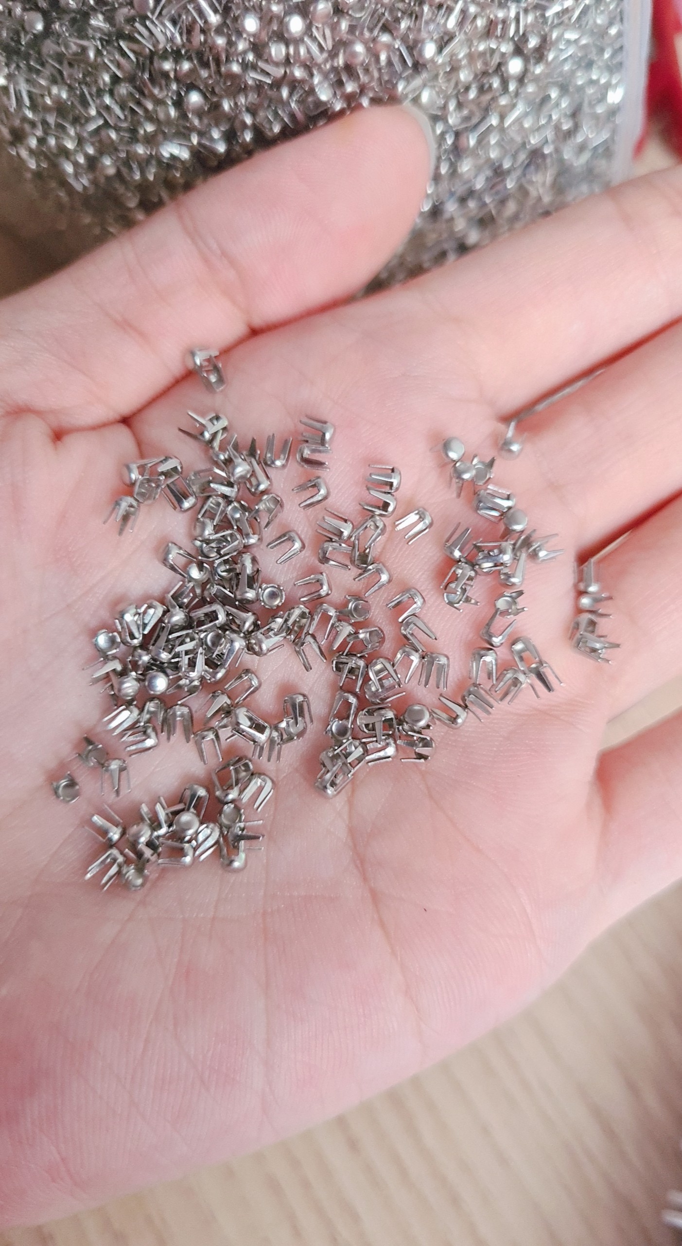 50gr Hạt đinh để đóng hạt trai không lỗ