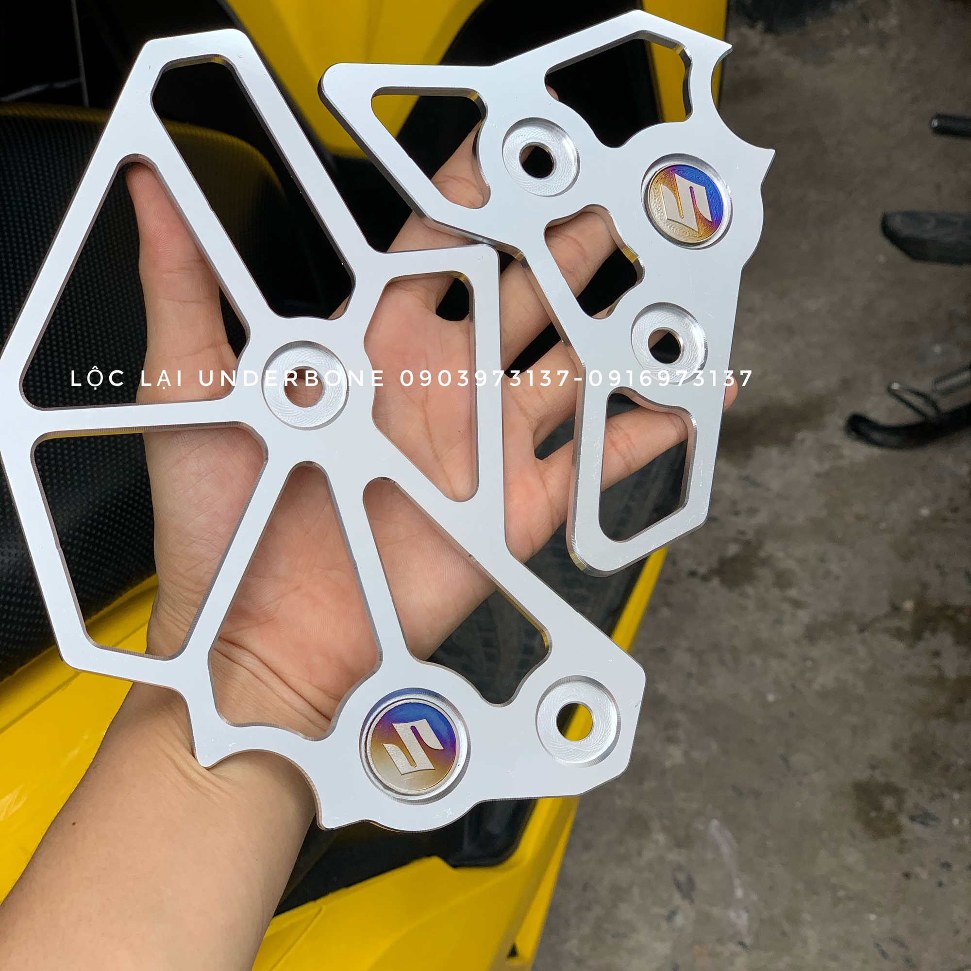 Che pen raider FI -satria kèm logo titan, được làm từ chất liệu cao cấp, không gỉ sét, thiết kế thẩm mỹ, dễ sử dụng, tháo lắp