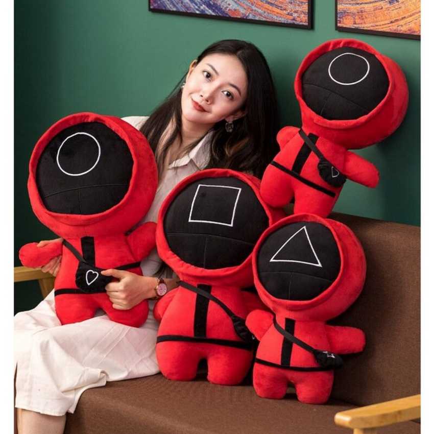 Gấu bông squidgame cute ,đồ chơi nhồi bông lính gác trò chơi con mực 50m và 30 cm mầu đỏ siêu mềm mịn dễ thương