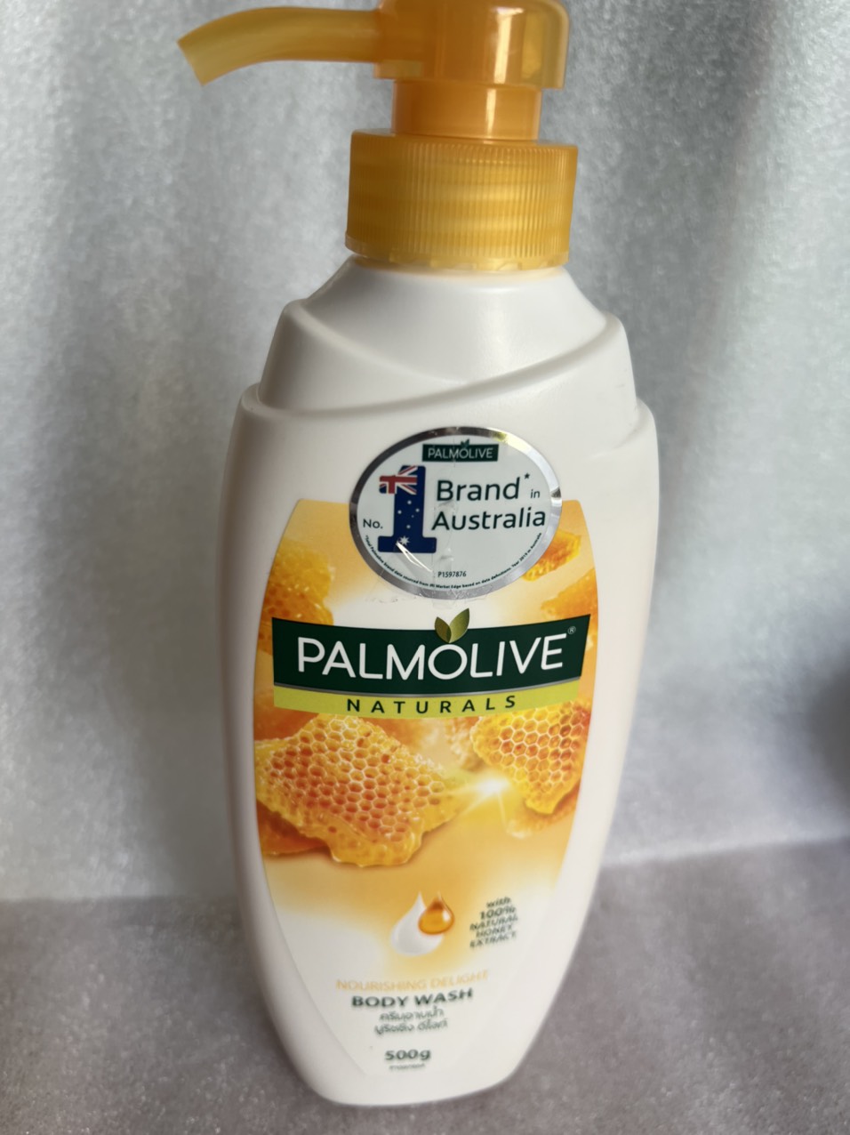 . Sữa tắm dưỡng ẩm sảng khoái Palmolive mật ong 500g