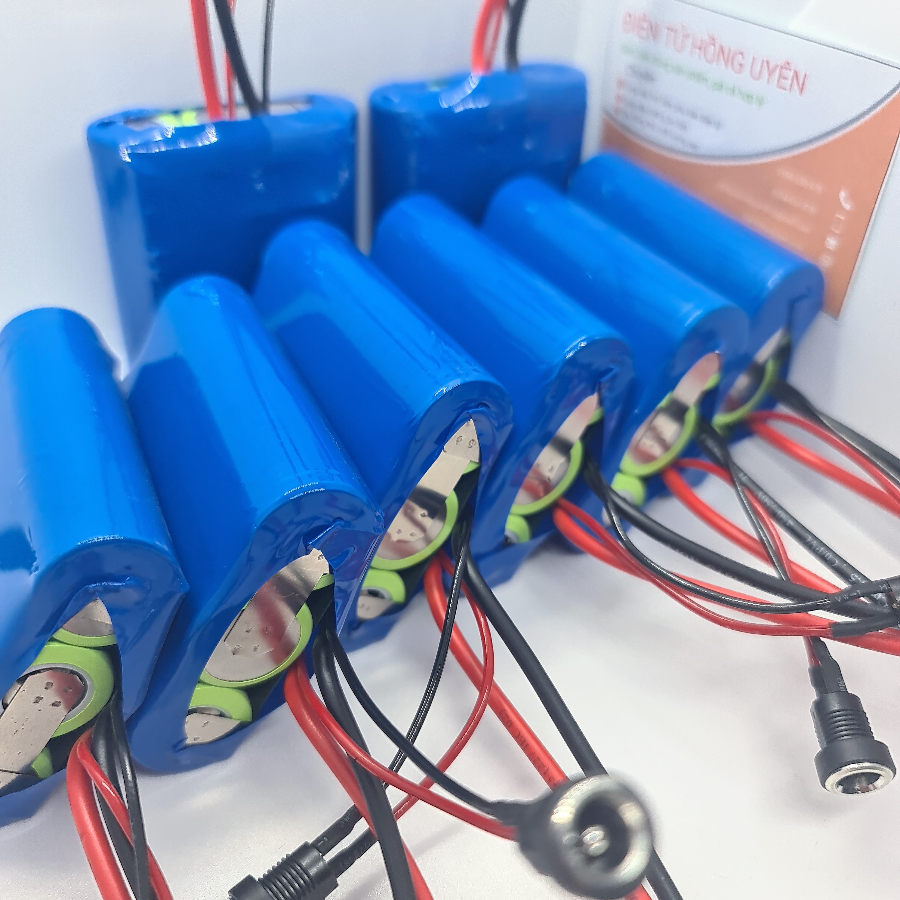 Pin 3s - 12.6v - 2ah . . được đóng từ 3 cell pin lishen + mạch bảo vệ 3s 40a