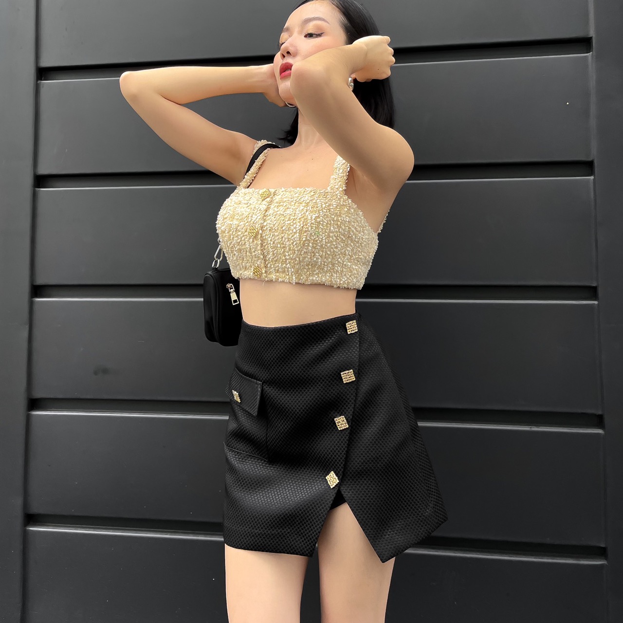 Coco sin - áo 2 dây croptop tweed gold đính nút