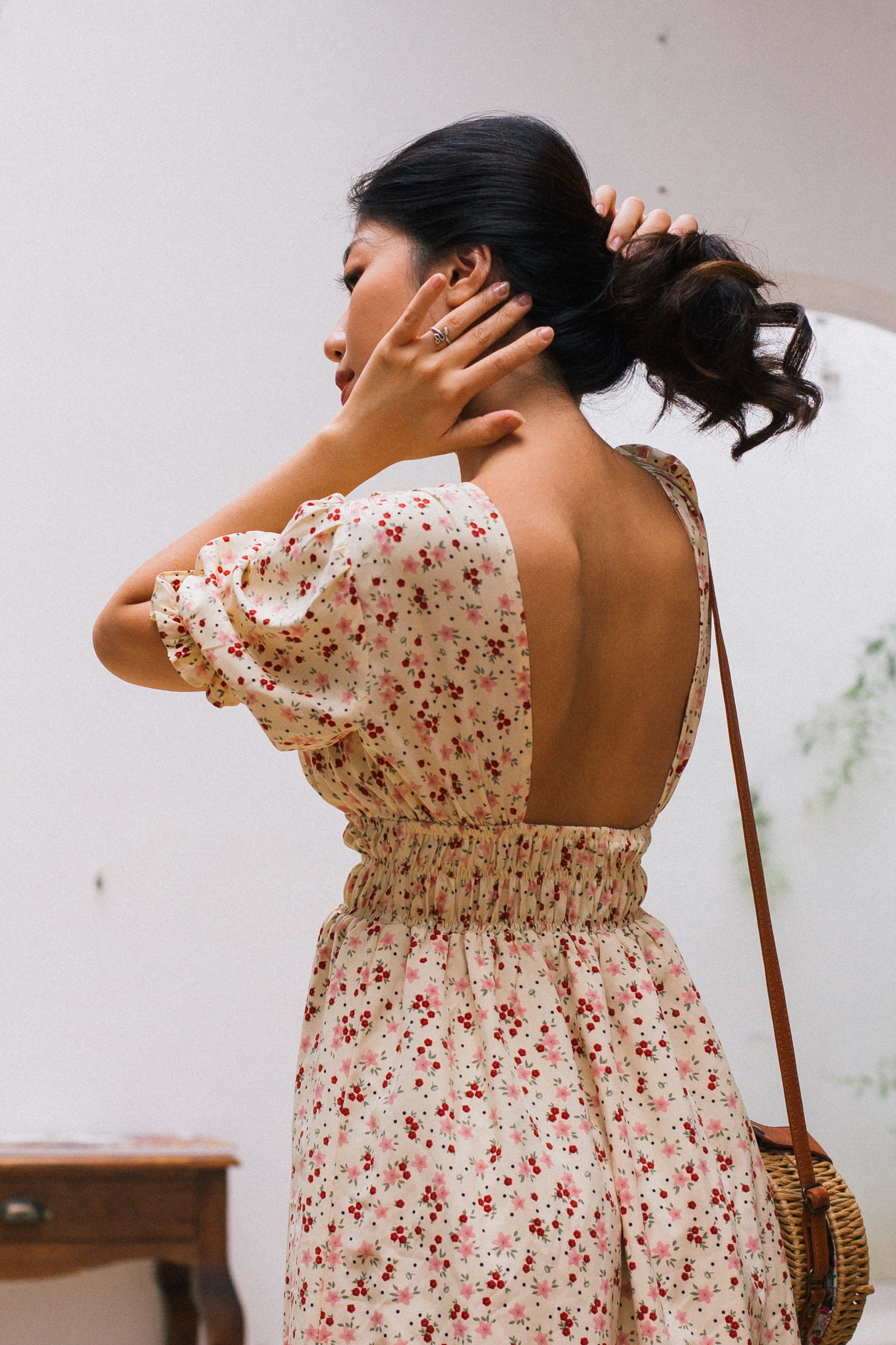 Váy hoa nhí midi xẻ lưng