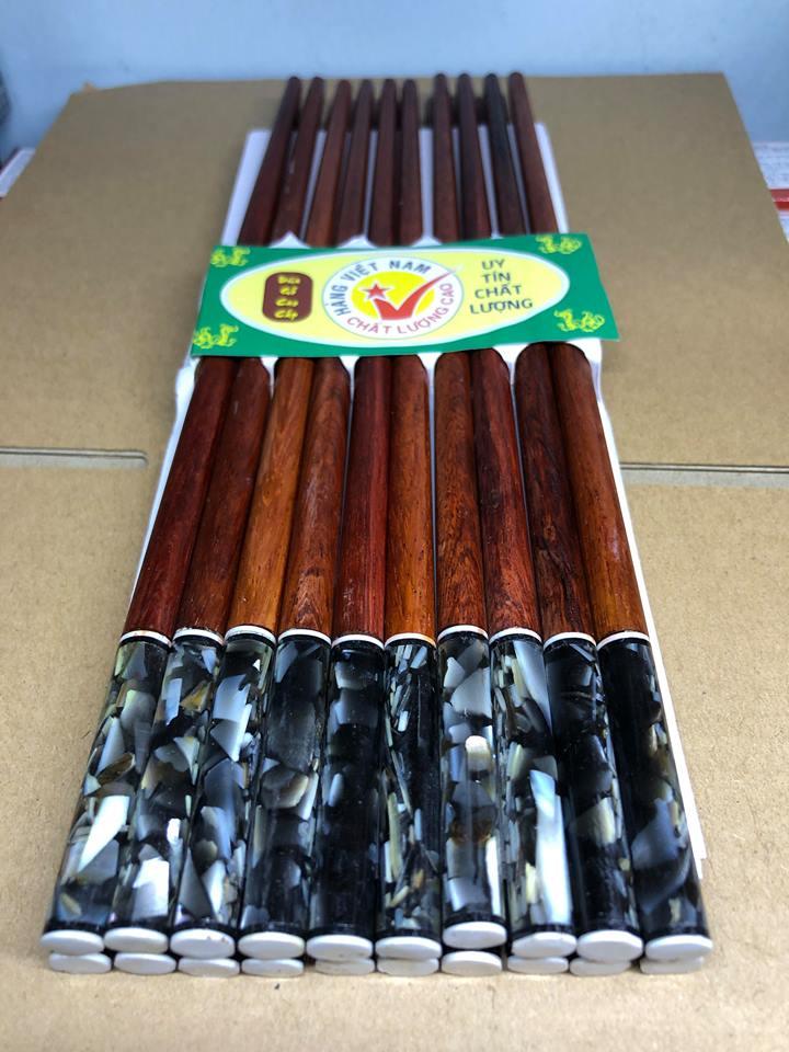 Đũa ăn gỗ Trắc cao cấp đầu tròn gắn trai biển đen bộ 10 đôi