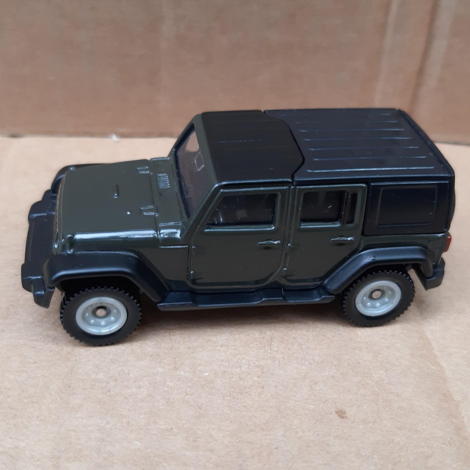 Xe mô hình Tomica - Xe Jeep màu rêu mở được mui