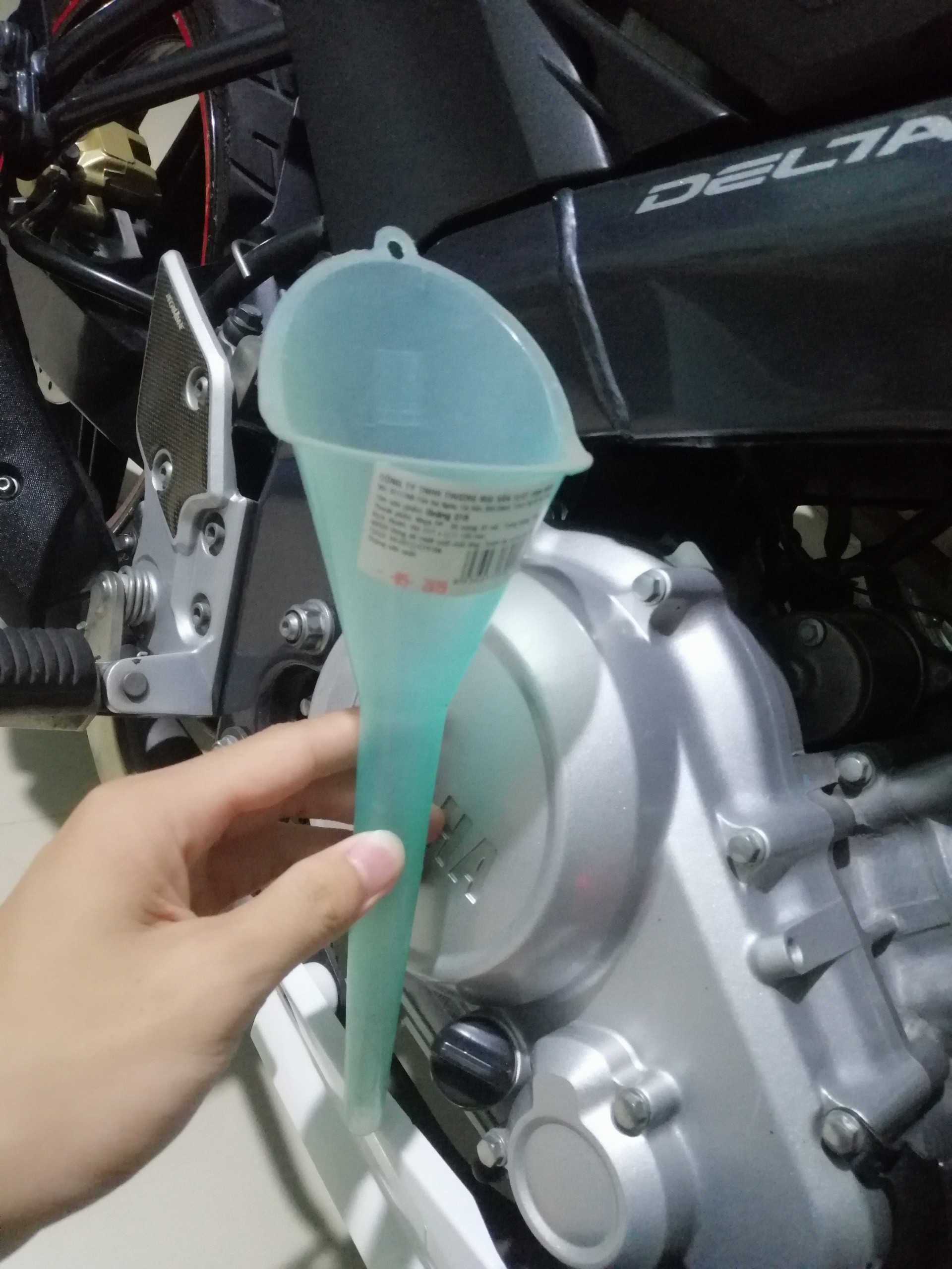 Phễu,Quặng thay nhớt xe máy nhựa PP