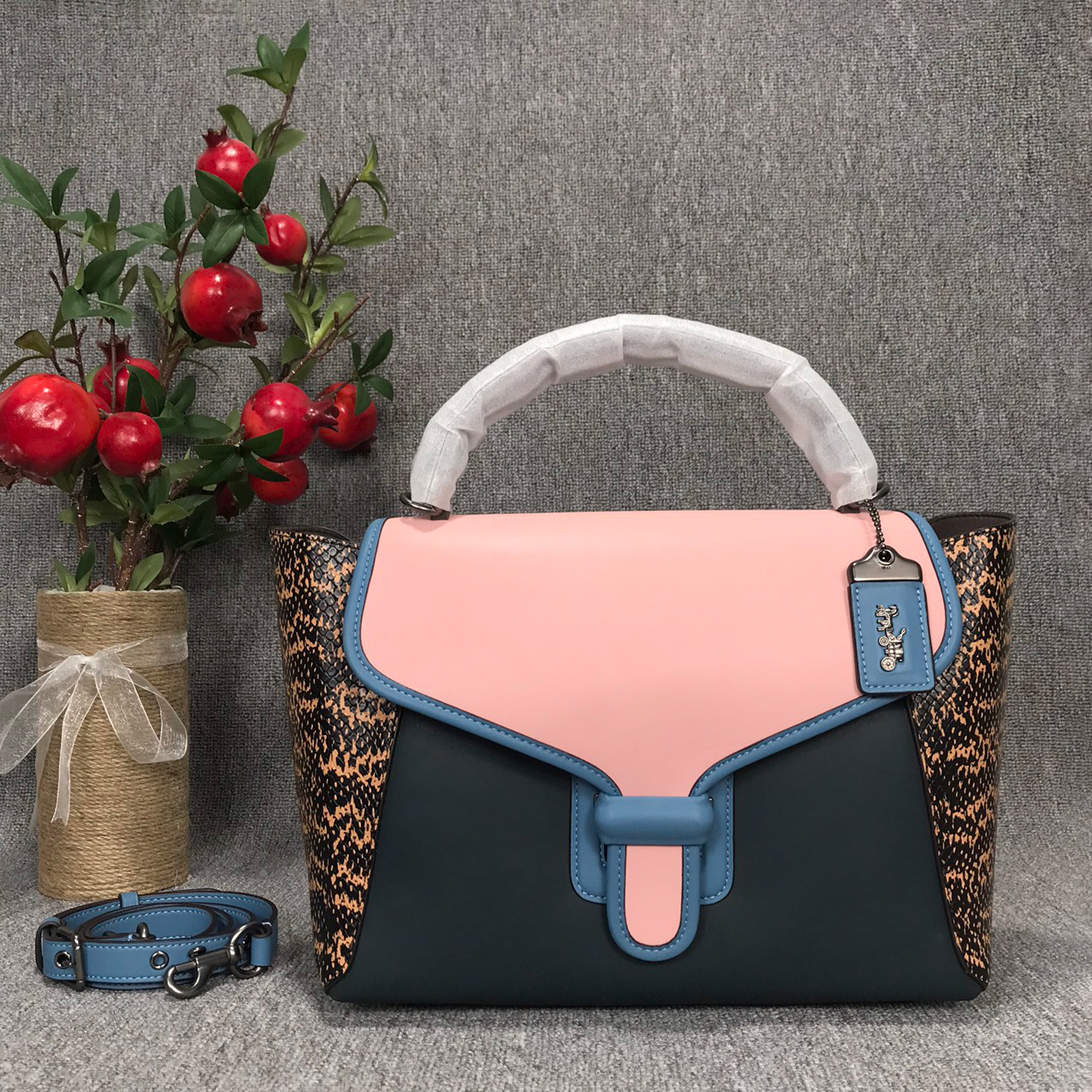 Lịch sử giá Túi Coach courier carryall da thật hàng xuất dư xịn, túi xách  nữ phong cách công sở sang trọng cập nhật 1/2023 - BeeCost