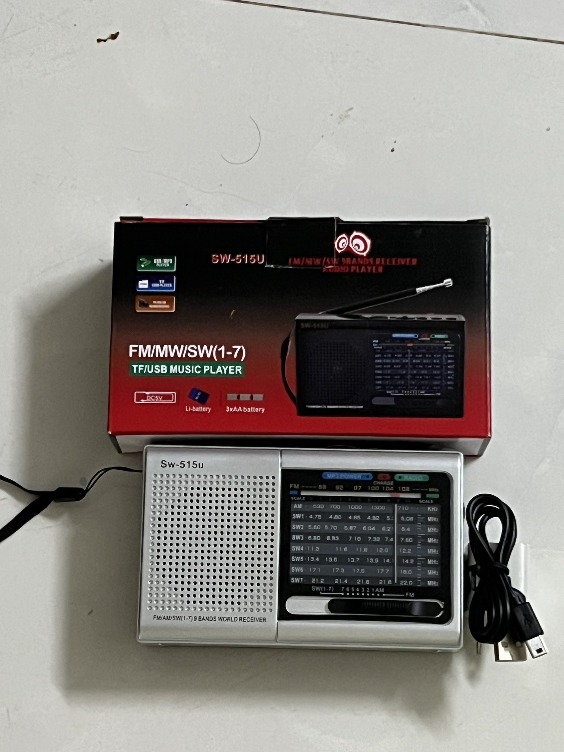RADIO SW-515UA KÈM PIN VÀ SẠC
