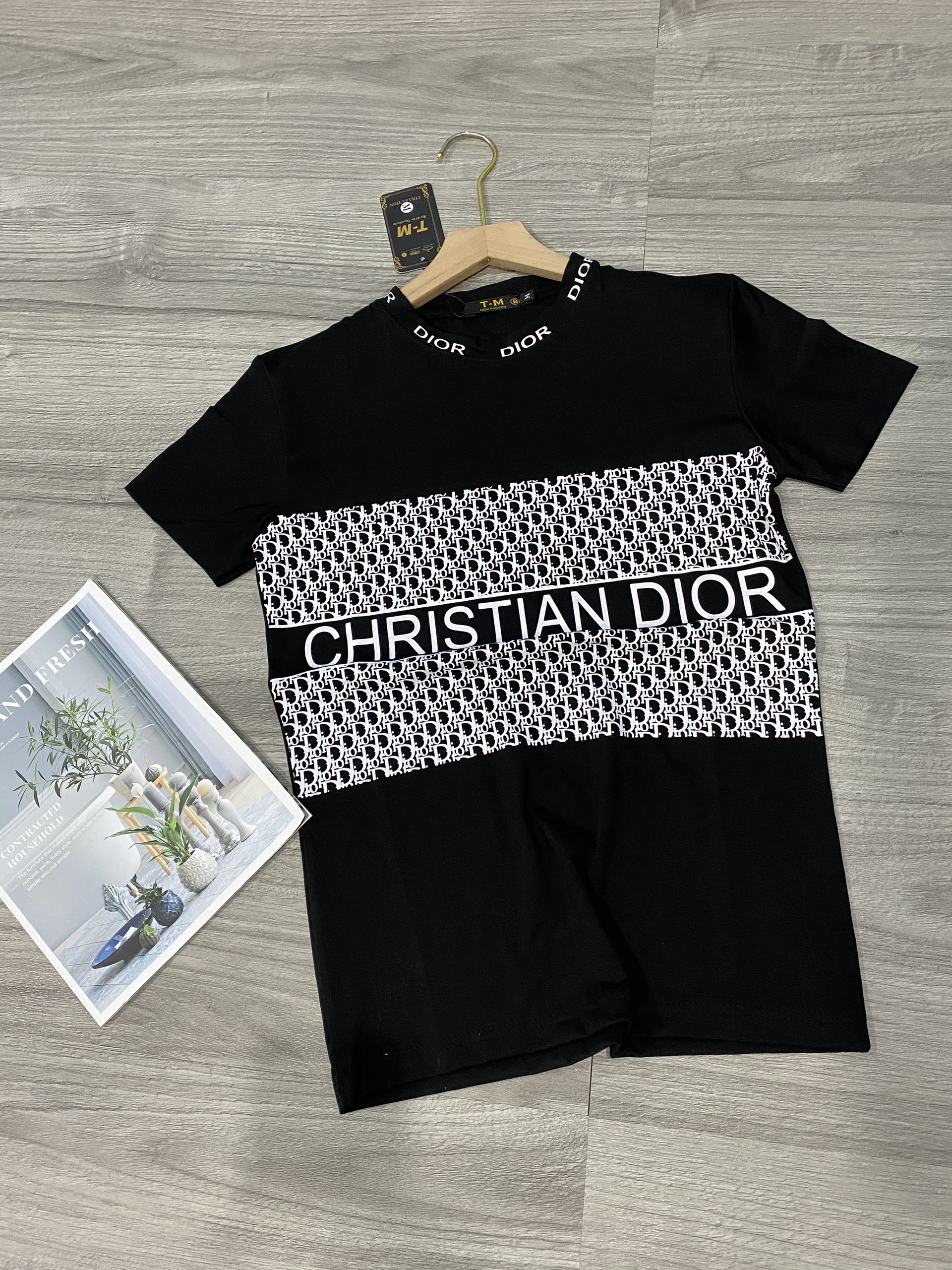 Áo thun nam họa tiết độc đáo Christian Dior