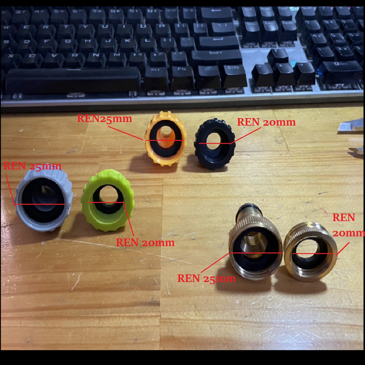 1 BỘ 2 CÁI. ĐẦU NỐI GẮN TẠI VÒI NƯỚC SINH HOẠT REN TRONG 20mm KÈM KHỚP NỐI ỐNG NƯỚC PHI16mm. DIY390.389