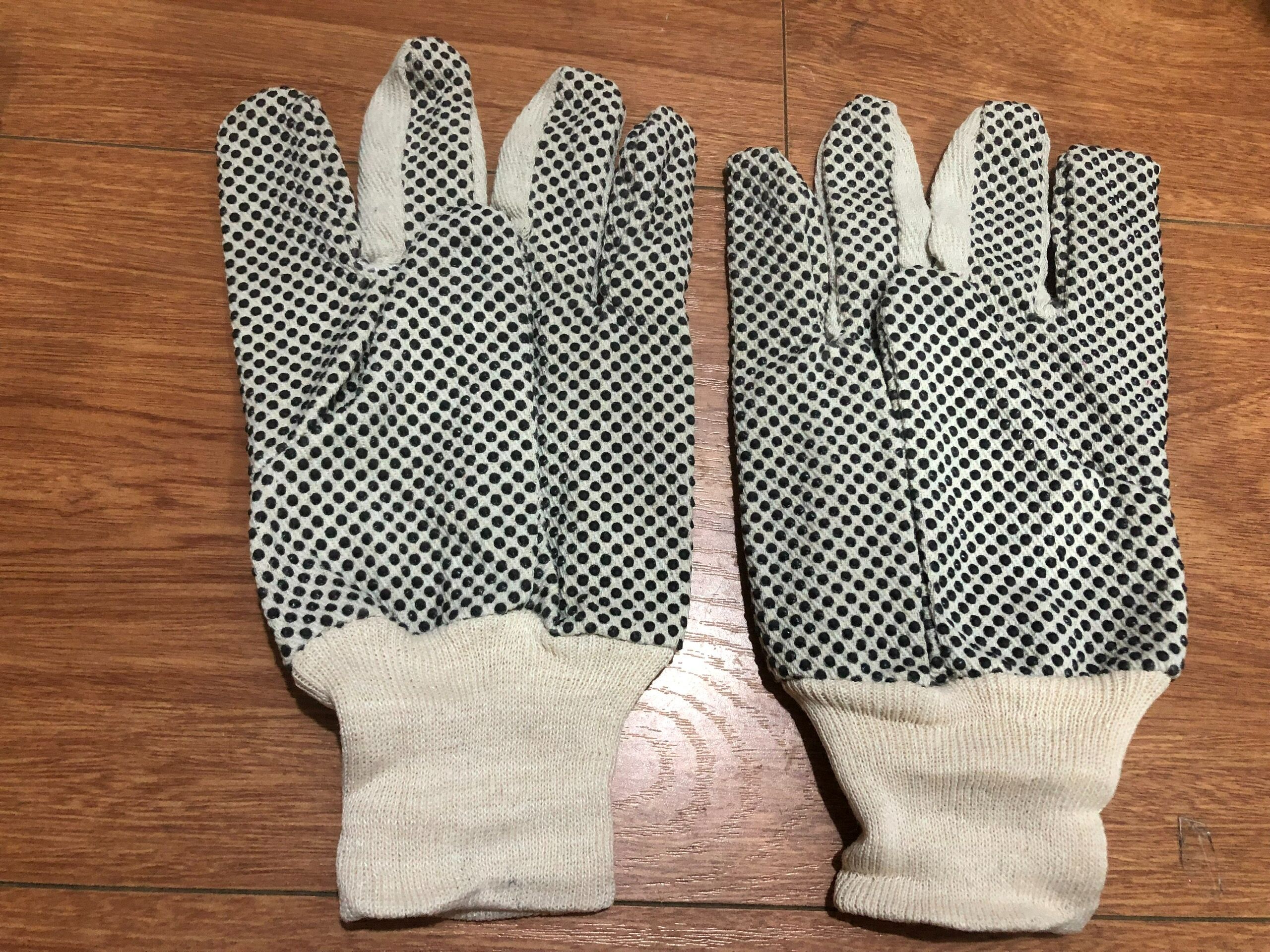 Găng tay phủ hạt nhựa đen loại dày 10oz Polkado