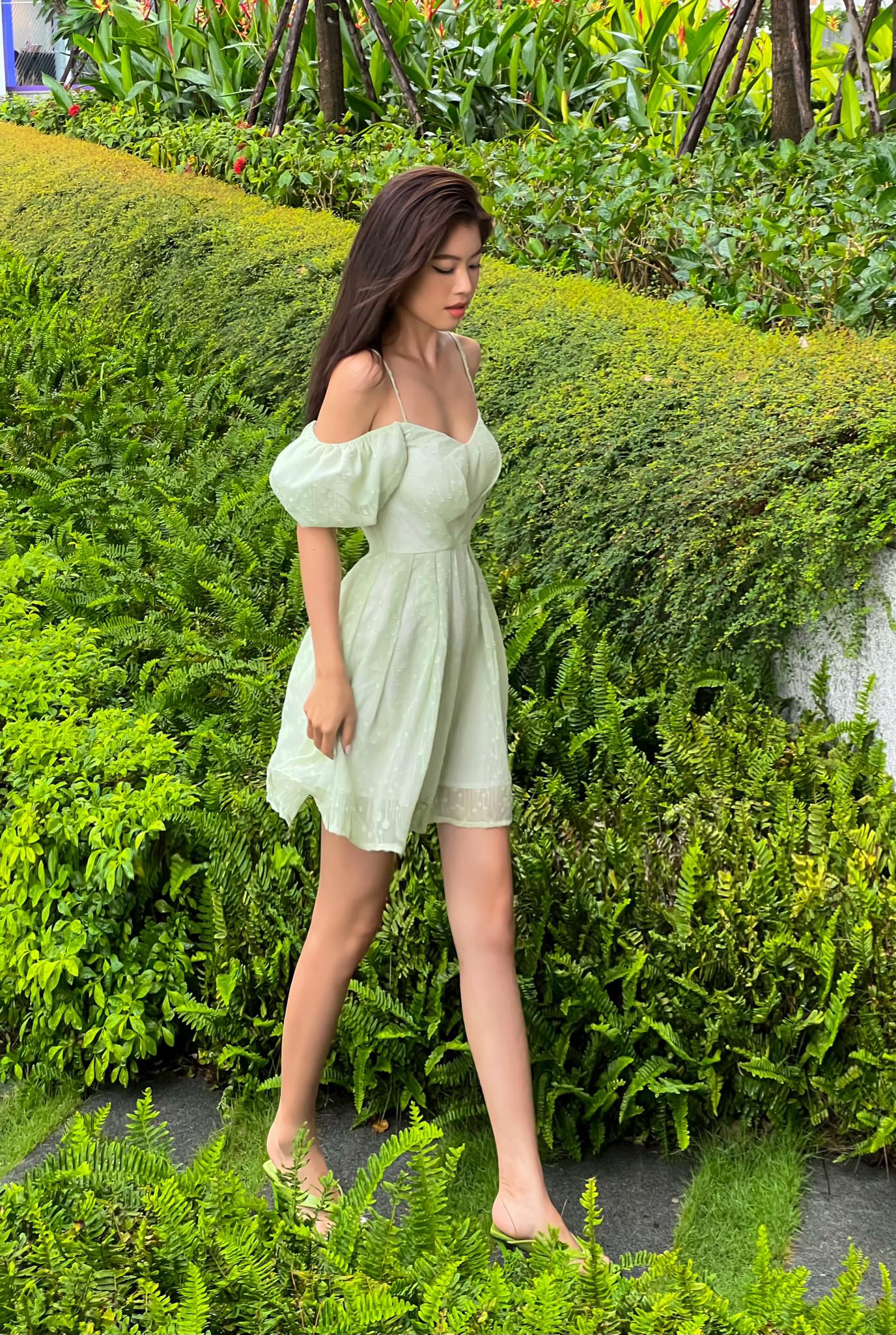 Đầm sen xanh cổ tim trễ vai hai dây - byvee