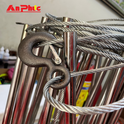Thang dây thoát hiểm nhà cao tầng cáp thép bậc inox cuộn 5m và 10m có 2 móc