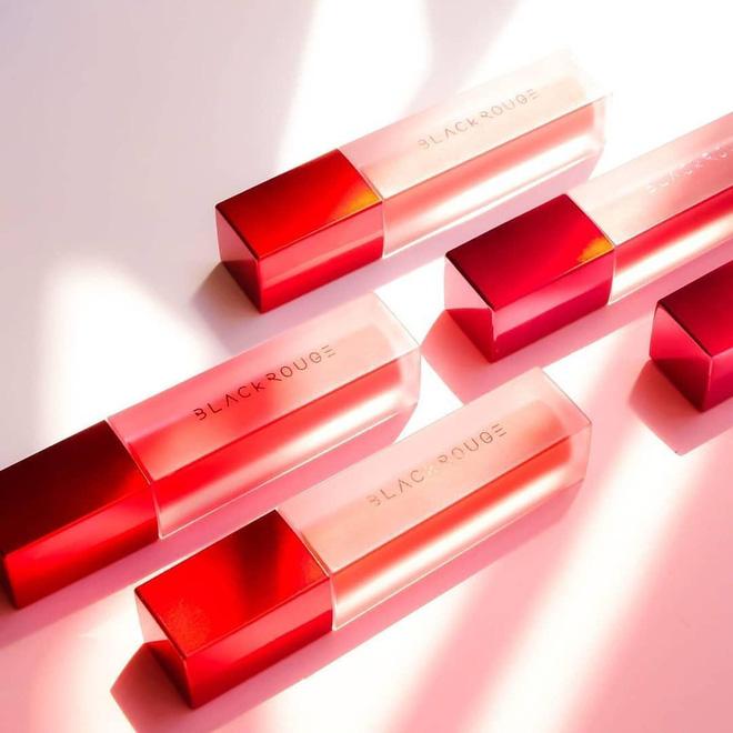 [HÀNG XỊN]SON Môi Mẫu Mới BLACK ROUGE - Top Son Môi Đẹp của Năm , Với Chất Kem Mịn Lì, Mềm Mịn Tuyệt Đối Lướt Nhẹ Trên Môi, Son Lưu Màu Tốt , Sản Phẩm Có Thể Sử Dụng Son Thay Thế Phấn Má Hồng. BH 1 Đổi 1.