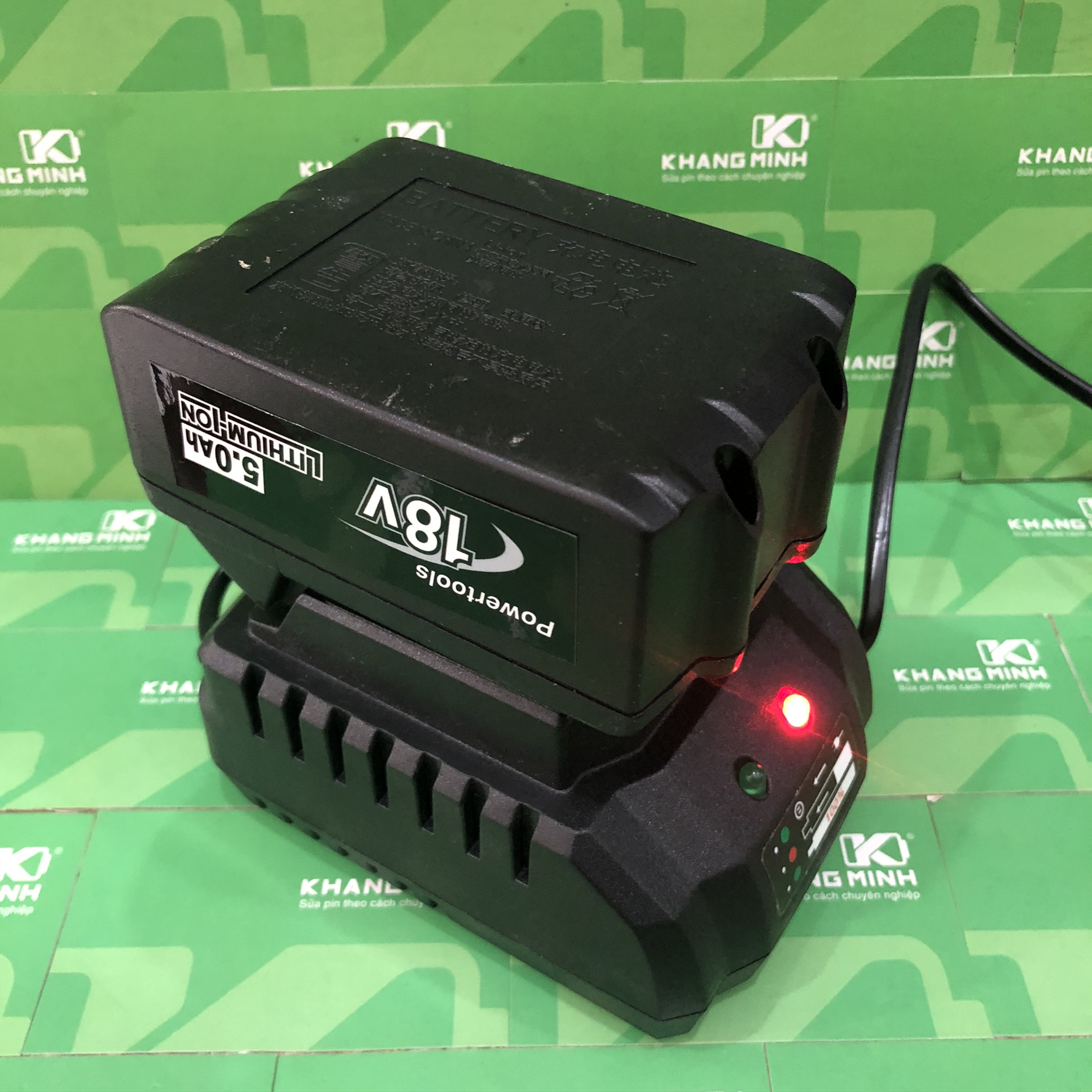 Sạc đế 21V sạc các loại pin trượt Makita và pin TQ 18V 5S dùng mạch sạc adaptor DC