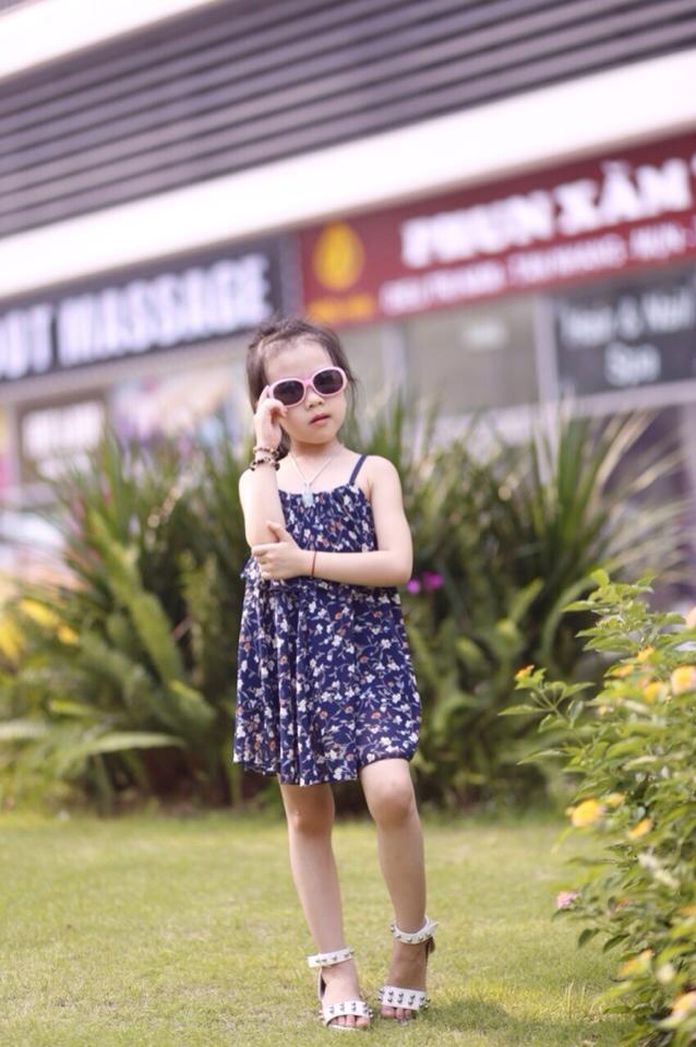 Váy Voan đi biển cho bé gái