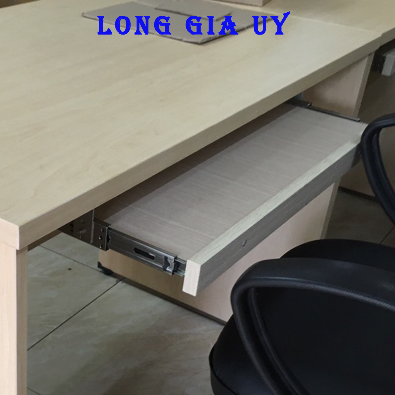 Khay bàn phím máy tính treo biến bàn làm việc rộng thênh thang đẹp chắc chắn