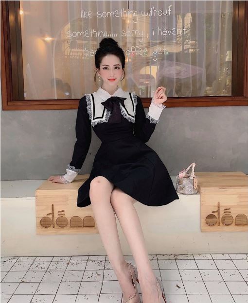 Váy công sở tiểu thư, thiết kế cổ xếp ly phối nơ, Tone màu đen pha voan, dáng suông basic tiểu thư