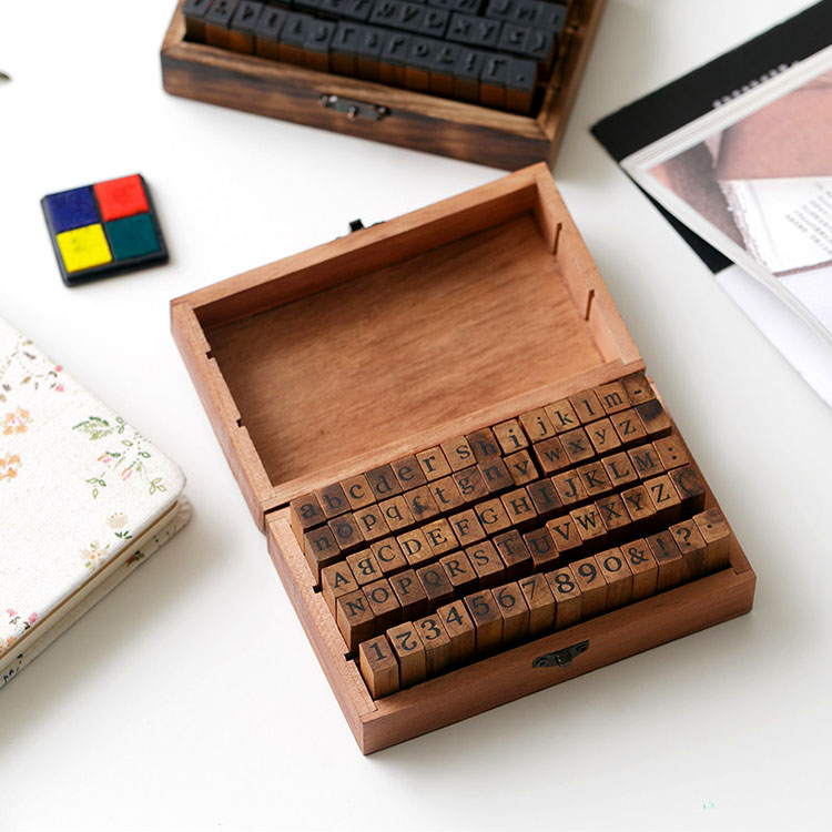 Bộ 70 con dấu gỗ Chữ cái và số đếm Alphabet Trang trí Sổ nhật ký, Album Ảnh, làm Thiệp Scrapbook - Gấu Trúc Phụ kiện